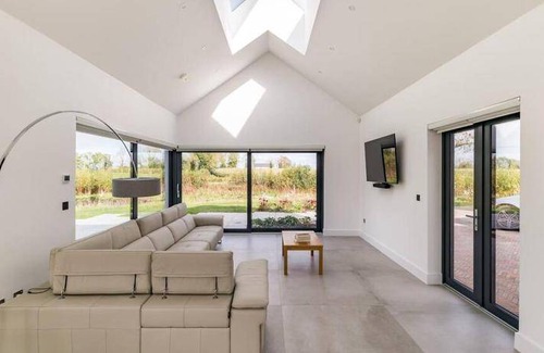 Portarlington Villa | 279 m² Villa ∙ 4 bedrooms ∙ 8 guests