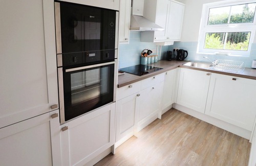 East Cowes House | 28 Anchorage Way - a house that sleeps 4 guests in 2 bedrooms