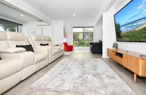 Buddina House | 280 m² House ∙ 5 bedrooms ∙ 10 guests