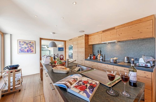 Samedan Resort | 280 m² Luxury rental ∙ 6 bedrooms ∙ 12 guests