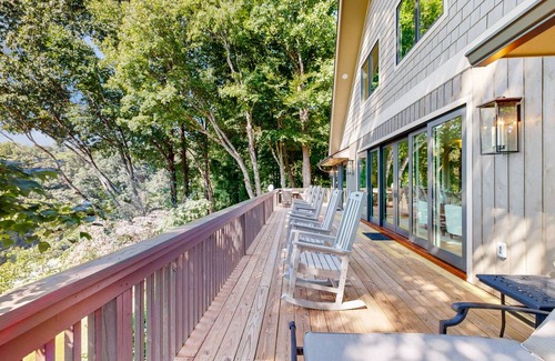 Black Mountain House | 287 m² House ∙ 4 bedrooms ∙ 13 guests