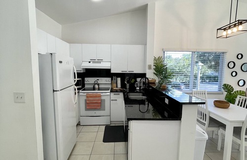 Mission Bay Apartment | 290C - Sunny 2 Bed Apt in West Boca - Close to Evert & Boca Prep