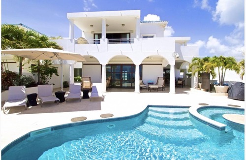 Maho Villa | 297 m² Villa ∙ 3 bedrooms ∙ 6 guests