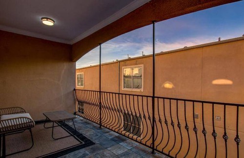 Midtown House | 298 m² House ∙ 3 bedrooms ∙ 8 guests