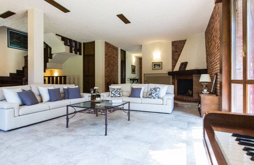 Sulbiate Villa | 298 m² Villa ∙ 4 bedrooms ∙ 10 guests