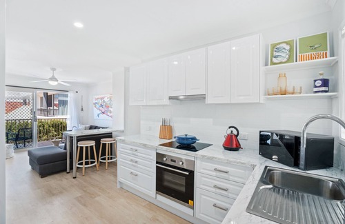 Mermaid Beach Apartment | 2B Alfred St Apt, Walk to Beach!