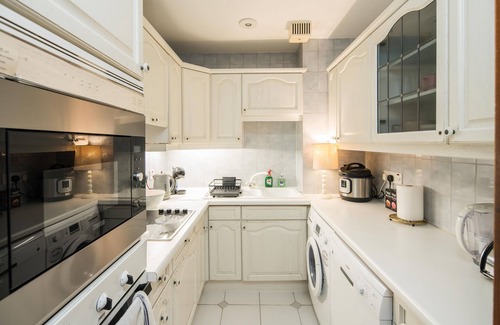 Campden Condo | 2B Hyde Park Cosy Victorian flat - 5mins to NottingHill, High Street Kensington.