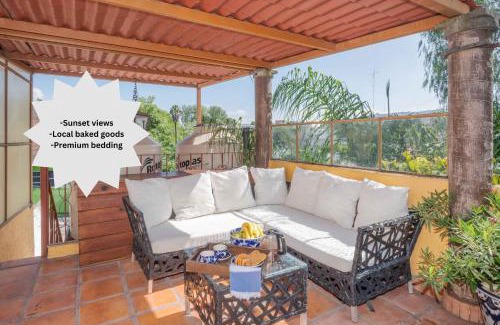 Colonia San Antonio House | 2bd Charming Colonial Home With Terrace View