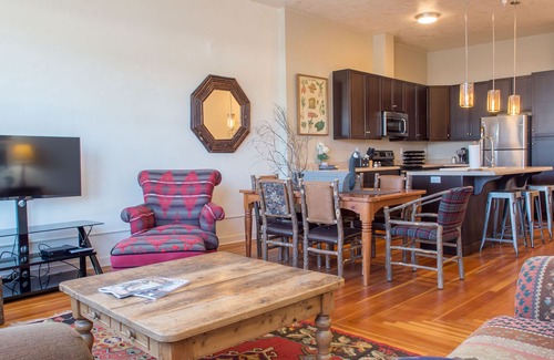 Grants Pass Apartment | 2bd Loft in Historic Grants Pass # 119