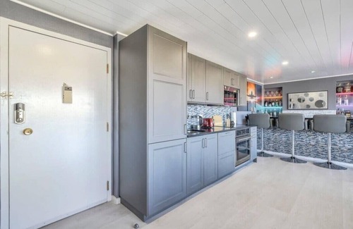 Southeast Colorado Springs Condo | 2BD Luxury Condo, Cocktail Lounge, Beautiful Views