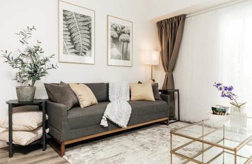 Westwood Apartment | 2BD near UCLA with Parking