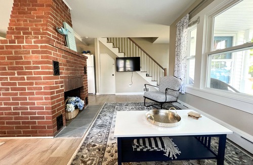 Niantic House | 2BED GUESTHOUSE WITH PRIVATE BEACH ACCESS
