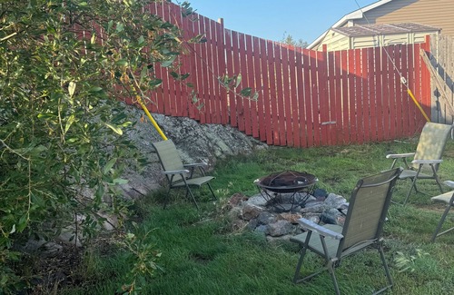 Yellowknife House | 2bedroom+ private bathroom in lovely house with some shared common places