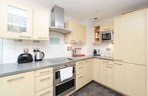 Royal Docks Apartment | 2Bedrooms 2 Bathroom Near City Airport, Excel and the 02 sleeps up to 9 peeople