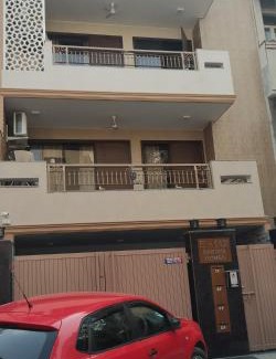Saket Apartment | 2BHK Short Stay Apartment walking Max Saket (LIFT +Kitchen+Parking+3 nights min stay)