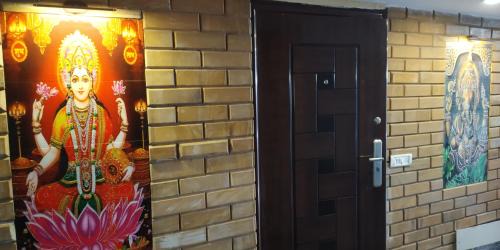 Saket Apartment | 2BHK Short Stay Apartment walking Max Saket (LIFT +Kitchen+Parking+3 nights min stay)