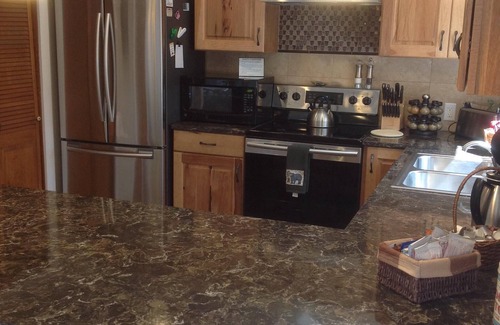 Green Mountain Falls House | 2BR 1.5bath sleep 6 Hottub and WIFI, Pet friendly, non-smoking, Winter Mo disc