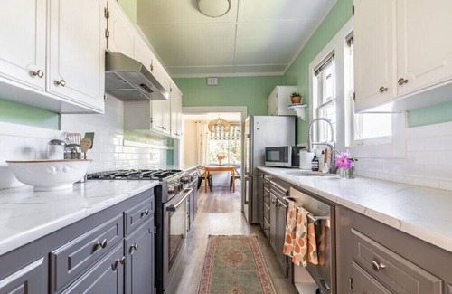 Atlantic House | 2BR/1BA Gorgeous Home and Private Gardens - First Hill/Central District