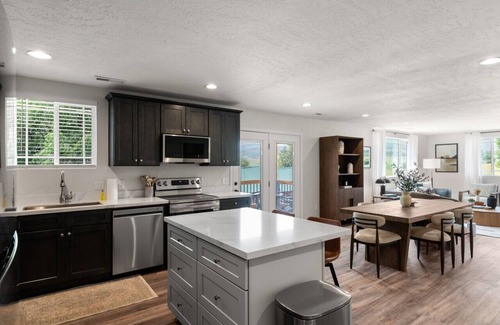 St. Charles Apartment | 2BR/2BA Condo near Bear Lake