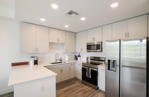 Central Sarasota Condo | 2BR 2BA Downtown Sarasota, Waterfront Views, Patio, Resort Pool, Kayaks Included