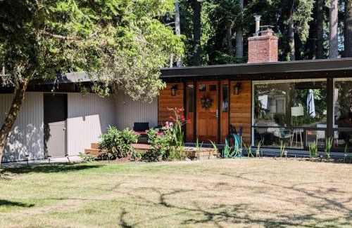 Bridle Trails House | 2BR 2BA Kirkland Bridle Trails