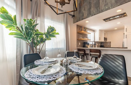 El Porto Condo | 2br 2bth in Prime Manhattan Beach! Huge Ocean View! Garage, & High-Speed Wi-Fi!
