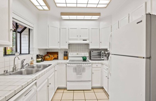 University Heights House | 2BR Close To Stanford, Medical Center and Hospital
