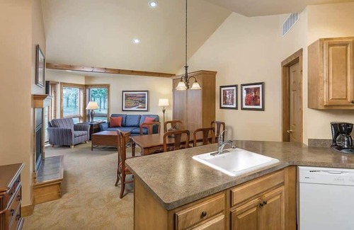 Hanover Condo | 2br Condo Peaceful Vacation Galena!