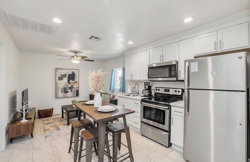 Coronado House | 2BR Desert Retreat Central Phoenix