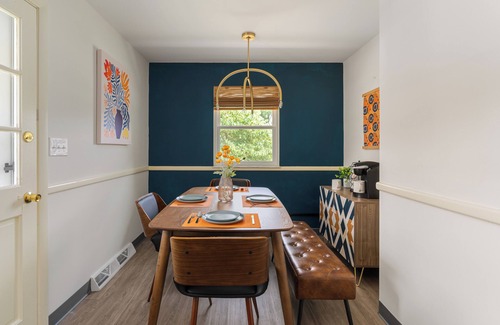 Sharon Heights House | 2BR, Family Friendly, Quiet, Near Downtown+Dogs OK+Easy Parking