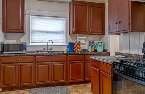 Lodi House | 2BR Family Getaway w/Yard, Kitchen & Parking
