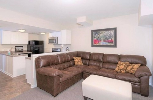Clarkston House | 2BR Family-Sized Lower Suite with Private Entrance & Big Backyard. Pet-Friendly!