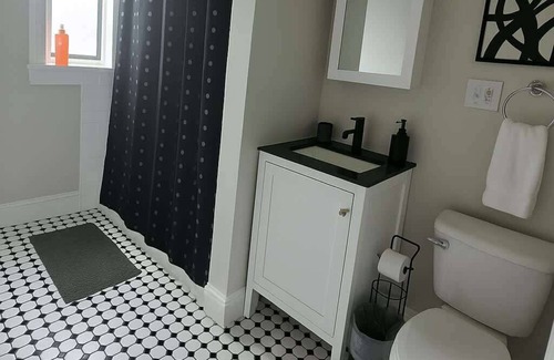 Rogers Park Apartment | 2BR Getaway - Comfy & Ready