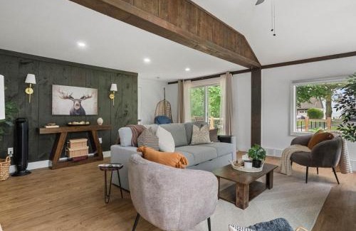 Fort Erie House | 2BR Lakeside Oasis with BBQ and Pool