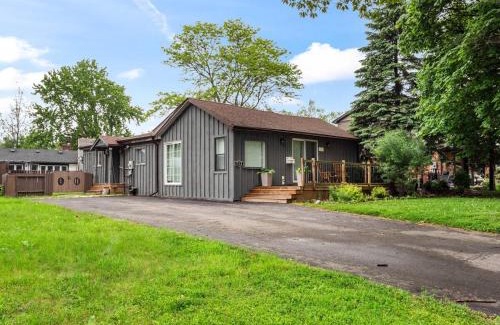 Fort Erie House | 2BR Lakeside Oasis with BBQ and Pool