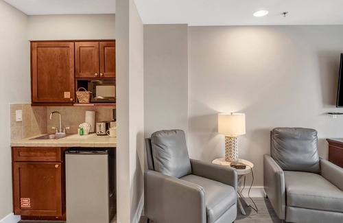 Sandestin Condo | 2BR Luau Suite on 7th Floor with spanning views of the lagoon pool and Gulf of Mexico at Sandestin Golf & Beach Resort