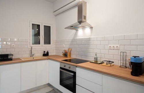 Pangrati Apartment | 2BR Max Modern Comfort in Top Location