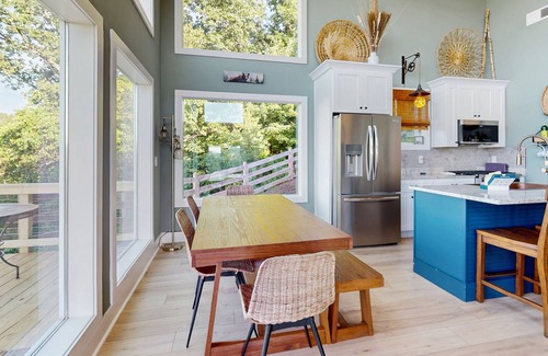 Ridgeline Vistas Cabin | 2BR Mountain chalet with loft, views & deck