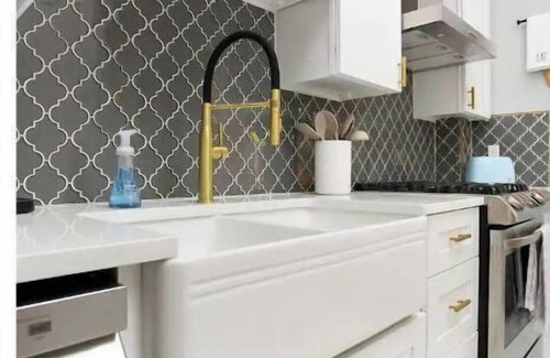 Southtown House | 2BR Near Tower of Americas w/Hot Tub + Fire Pit
