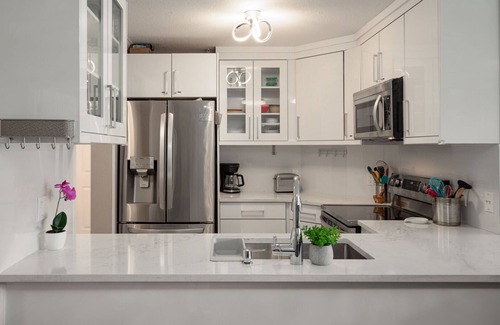 Nicklaus North Condo | 2BR | Nicklaus North Clubhouse | King Bed | Lake and Mountain View | Gas Fireplace | Parking