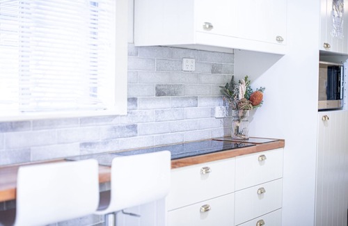 Rockingham House | 2BR Rockingham Beach Retreat