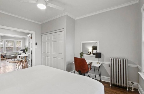 Avondale Apartment | 2BR Stylish Apartment in Avondale close to Shops - Roscoe 1W