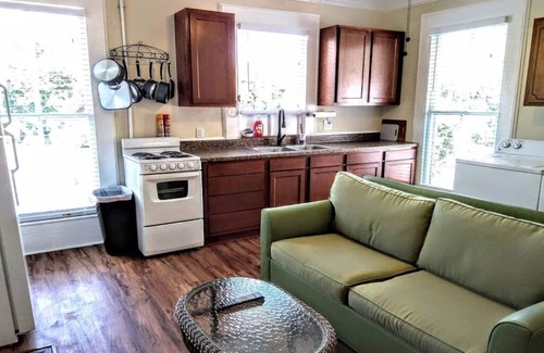 Brunswick Apartment | 2brCoastalColonialApt between Jekyll & St Simons Islands beaches& near Downtown!