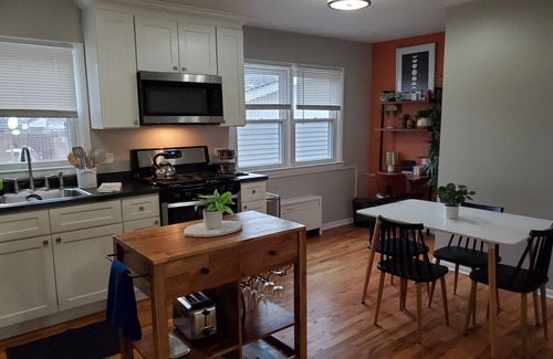 Geneva Apartment | 2CHICAGO Train 1MI/WIFI/KING/Free parking/Fox River Bike Trail
