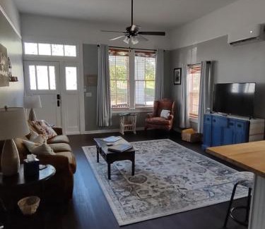 Natchez Apartment | 2feathers inn