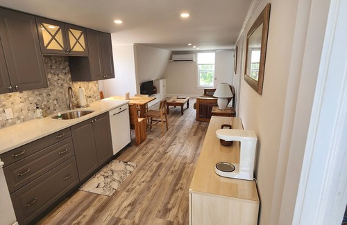 Beach Haven Gardens House | 2nd Floor Beach retreat, 2 blocks from beach on bay block, dog friendly
