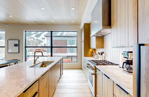 Jackson Condo | 2nd-floor condo with mountain & ski views, private hot tub, fireplace, grill, AC
