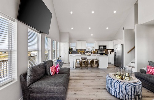 Gilchrist House | 2nd Row at Crystal Beach