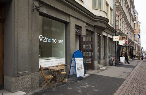 Kamppi Apartment | 2ndhomes Bright Top Floor Studio in Fredrikinkatu