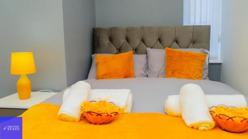 Cradley Heath Apartment | 2ndHomeStays-Dudley-Suitable for Contractors and Families, Parking available for 3 Vans, Sleeps 12